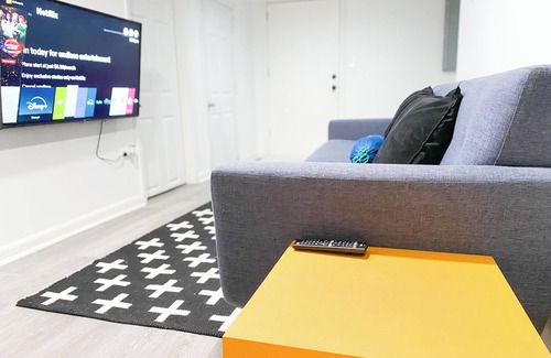 West Town Apartment | Peaceful Living-2Bdrm/2Bath w/Private Parking, WiFi-Work Station-Wicker Park!