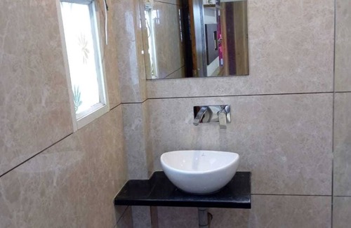 Ujjain House | Peaceful location, clean room, near to Mahakal Jyotirling - Chandra