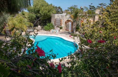 Wardija Cottage | Peaceful location in Wardija near St Pauls Bay- Large Pool and Extensive Gardens
