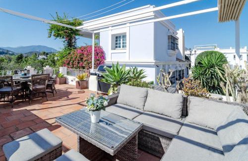 Marbella Apartment | Peaceful Modern 2 bedroom apartment in Aloha Pueblo With View over The Pool