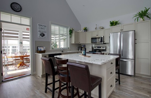 Okanagan-Similkameen House | Peaceful, Modern Lake Cottage/A Sunny Retreat @ The Cottages on Osoyoos Lake 🌅