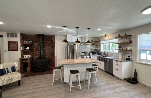 Georgetown House | Peaceful Modern Mountain Retreat. Walking Distance to Downtown, Georgetown Lake