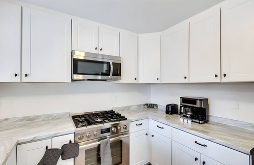 Ridgecrest House | Peaceful & Modern Ridgecrest Retreat: Spacious 4-Bed Home w/Private Yard