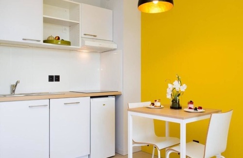 Mougins Hotel | Peaceful Mougins Hotel Stay with Pool | Pets are Allowed + Free Parking
