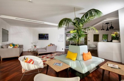 Mougins Hotel | Peaceful Mougins Hotel Stay with Pool | Pets are Allowed + Free Parking