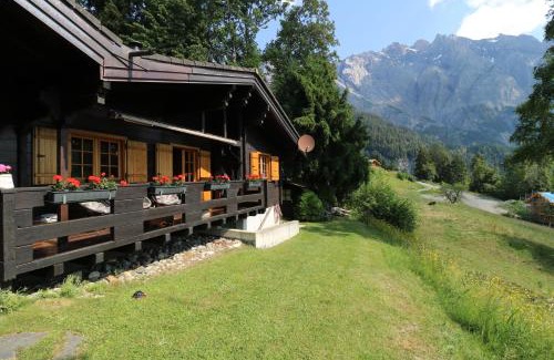 Chamoson Ski Chalet | Peaceful Mountain Chalet for 4, with Garden, Games & BBQ