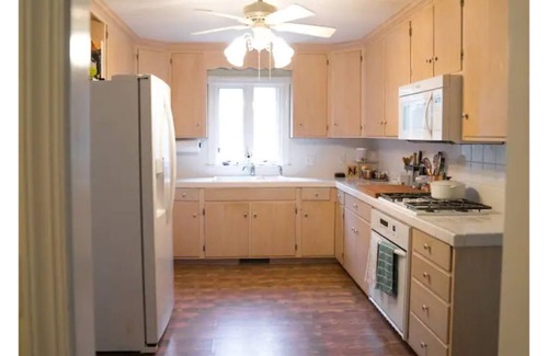 Stanardsville House | Peaceful mountain farmhouse, close to Shenandoah NP, wineries and more