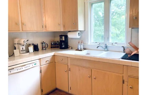 Stanardsville House | Peaceful mountain farmhouse, close to Shenandoah NP, wineries and more