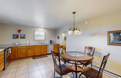 Santa Fe House | Peaceful Mountain-View Retreat on 3 Acres - 10 Mins to Historic Plaza
