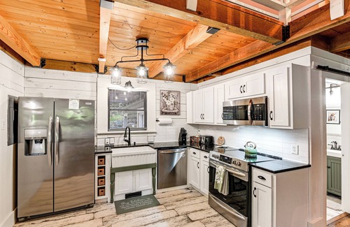 Mount Juliet Cabin | Peaceful Mt Juliet Cabin w/Hot Tub & Fire Pit