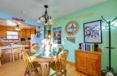 Necedah House | Peaceful Necedah Retreat 3 Mi to Lakes!