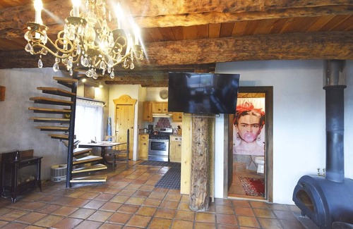 Arroyo Seco Cabin | Peaceful New Mexican Charm, Jacuzzi, Walk To Arroyo Seco, Pets Welcome