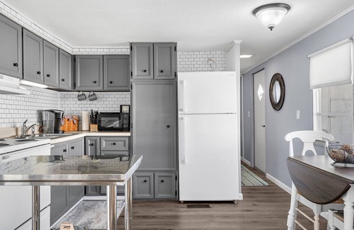 Laurel House | Peaceful Nokomis Retreat | 5 Mins to Beach | Ideal for 55+