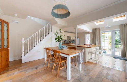 Cambridge House | Peaceful Oasis 3-Bed Home Amidst Lush Gardens