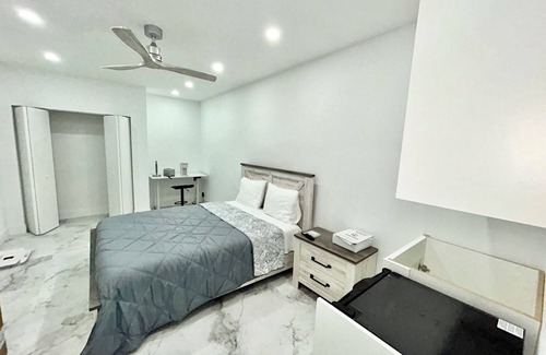 Davie Apartment | Peaceful Oasis. Room with a kitchenette for 1 person only