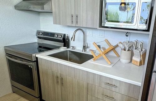 Bolongo Bay Condo | Peaceful Oceanfront Oasis/Pool, Beach, Generator