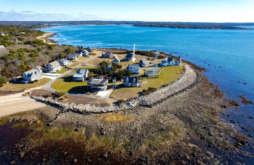 Cataumet Villa | Peaceful Oceanfront Villa in Bourne, Massachusetts