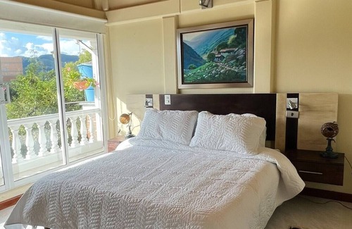 La Ceja House | Peaceful Palace
