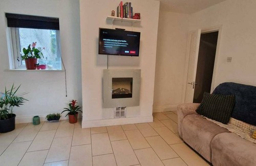 Dundrum Apartment | Peaceful & Pet Friendly, 200mtrs to Dundrum Centre