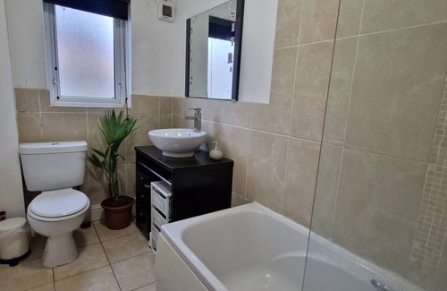Dundrum Apartment | Peaceful & Pet Friendly, 200mtrs to Dundrum Centre