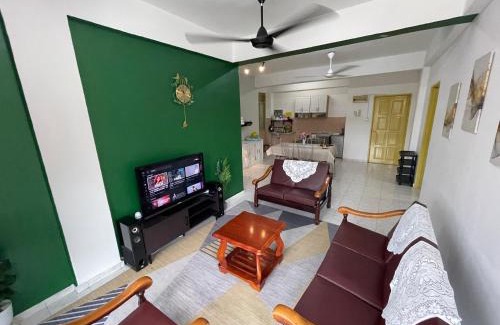 Bukit Baru Apartment | Peaceful Pines 4 ROOMS FULL AC & NETFLIX by EZYROOM MELAKA