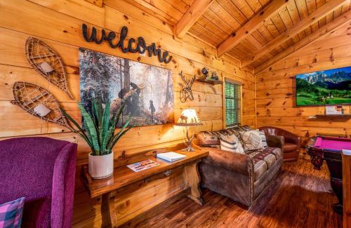 Gatlinburg House | Peaceful Pines Cabin-patio with hot tub for small families or couples