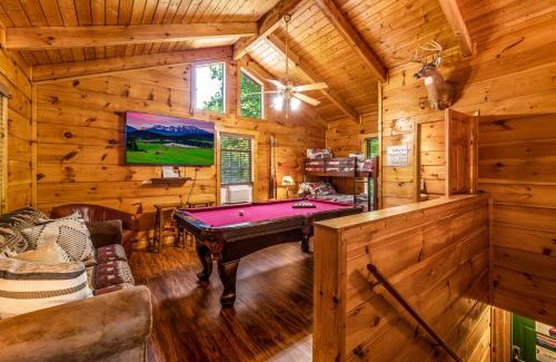 Gatlinburg House | Peaceful Pines Cabin-patio with hot tub for small families or couples