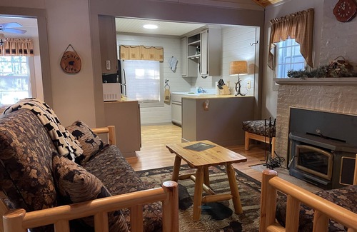 Thendara House | Peaceful Pines Cottage 5 minutes from Old Forge