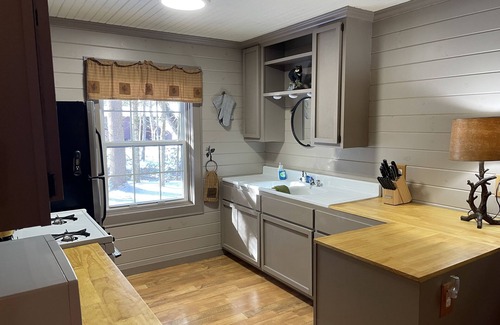 Thendara House | Peaceful Pines Cottage 5 minutes from Old Forge