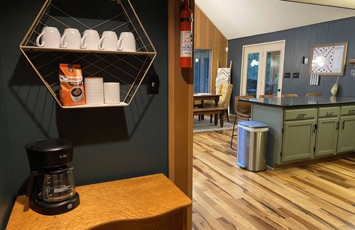 The Woods Cabin | Peaceful Pines, luxury 4-bed, mid-century cabin