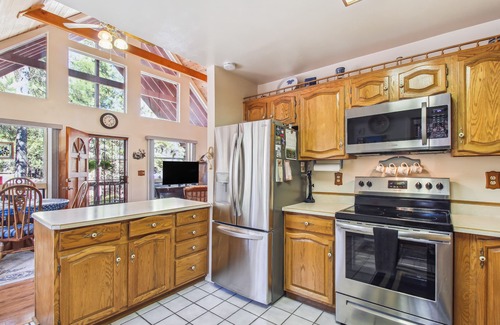 Pinetop-Lakeside Cottage | Peaceful Pinetop-lakeside Cabin w/4 Decks!