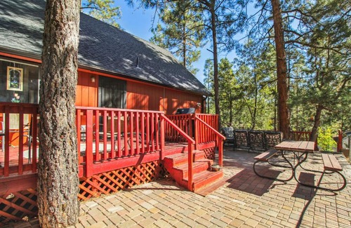 Pinetop-Lakeside House | Peaceful Pinetop-Lakeside Cabin with 4 Decks!