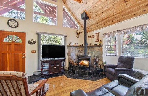 Pinetop-Lakeside House | Peaceful Pinetop-Lakeside Cabin with 4 Decks!