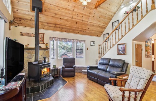 Pinetop-Lakeside House | Peaceful Pinetop-Lakeside Cabin with 4 Decks!