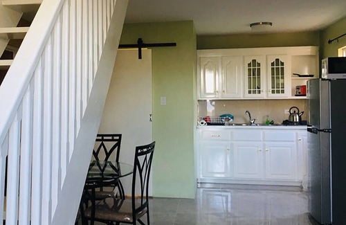 Runaway Bay Apartment | Peaceful Place to Stay in Runaway Bay