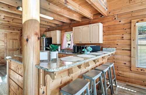 Gatlinburg - Pigeon Forge House | Peaceful. Playground. 3000sf. Hot Tub. View. Easy Roads!