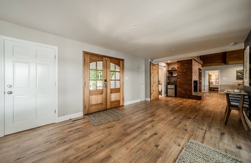 Terrell House | Peaceful Point Lodge by SoCharm | 180º Views of Lake Norman!