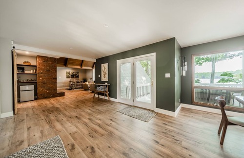 Terrell House | Peaceful Point Lodge by SoCharm | 180º Views of Lake Norman!