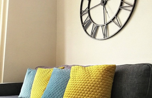 Cotham Apartment | Peaceful & Pretty 2 Bedroom Flat Near Beautiful Clifton