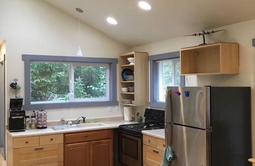 Ketchikan House | Peaceful & Private House w/cozy loft, close to beach w/self checkin 🌲