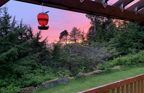 Ketchikan House | Peaceful & Private House w/cozy loft, close to beach w/self checkin 🌲