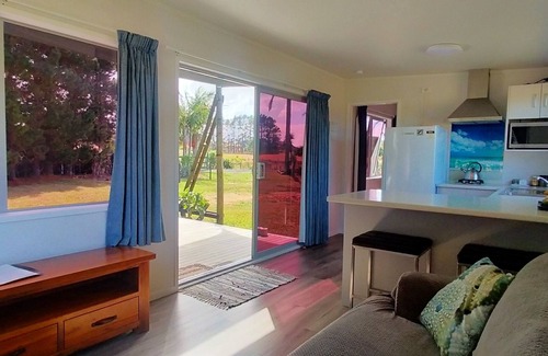 Houhora House | Peaceful private modern 1 bedroom house in country side.
