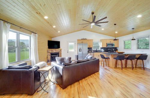 Purlear House | Peaceful Purlear Vacation Rental with Creek Access!