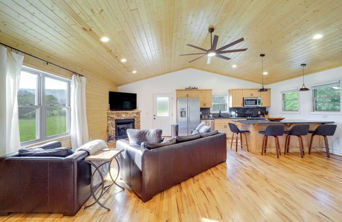 Purlear Cabin | Peaceful Purlear Vacation Rental w/Creek Access!