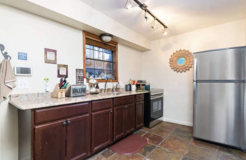 Canoncito House | Peaceful & Quaint Guesthouse - 15 min to Santa Fe Plaza - Dog welcome!