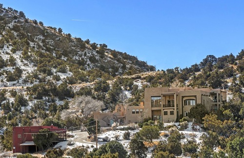 Canoncito House | Peaceful & Quaint Guesthouse - 15 min to Santa Fe Plaza - Dog welcome!