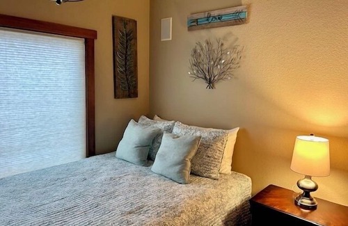 Mountain View House | Peaceful & Quiet, Hot Tub, Pool Table, Fire Pit, Walk to Dining