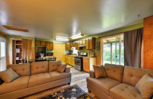 Bear Creek Apartment | Peaceful, Quiet Seward Apt w/Back Yard & Mtn Views