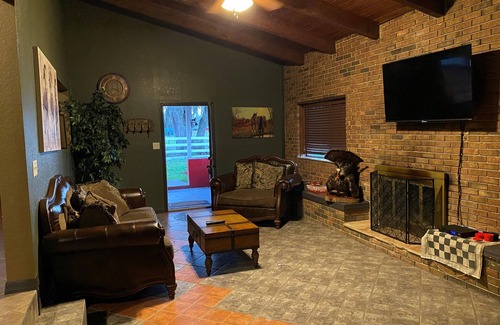 Geneva House | Peaceful ranch life! Come stay amongst the horses in your back yard
