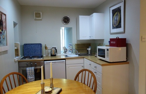 Alexandria Cottage | Peaceful relaxing cottage for 2 in stunning scenery beside Loch Lomond
